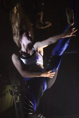 ריקוד עם בד כחול 475 -83