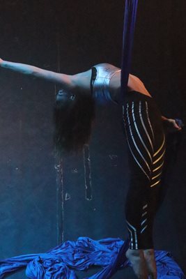 ריקוד עם בד כחול 506 -83