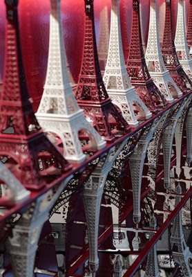 קולאז' אייפל שתי שורות אדום לבן 00-0019