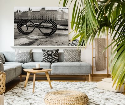 אייפל מול חלון עם משקפיים 3114-1