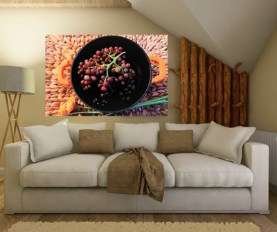 אשכולות ענבים שחורים בסיר כתום 9531 -63