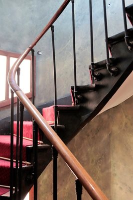 מדרגות פריזאיות במלון רומנטיקה 3829 -18