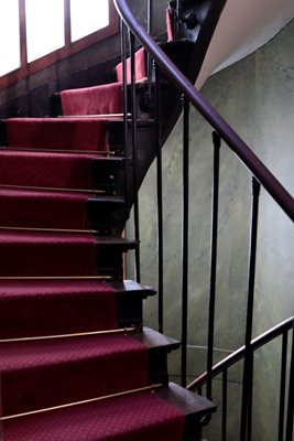 מדרגות פריזאיות בארמון רומנטיקה 18-3805