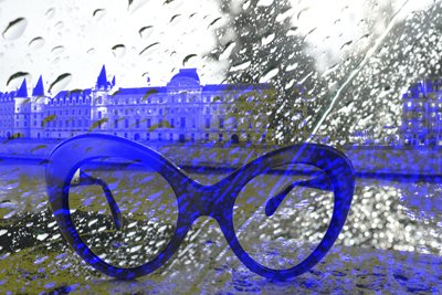 קולאז' גשם עם משקפים מול נהר 0085- 00