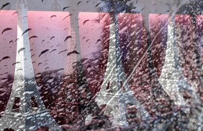 קולאז' טיפות מים עם מגדל אייפל 0032 -2