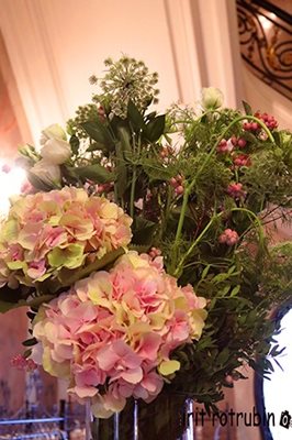 פרחים בוורוד בארמון 3854- 50