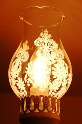 מנורה עם תחרה 1059- 19ב'