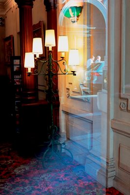 מנורה מוארת במלון סנט לאזר 3315 - 19